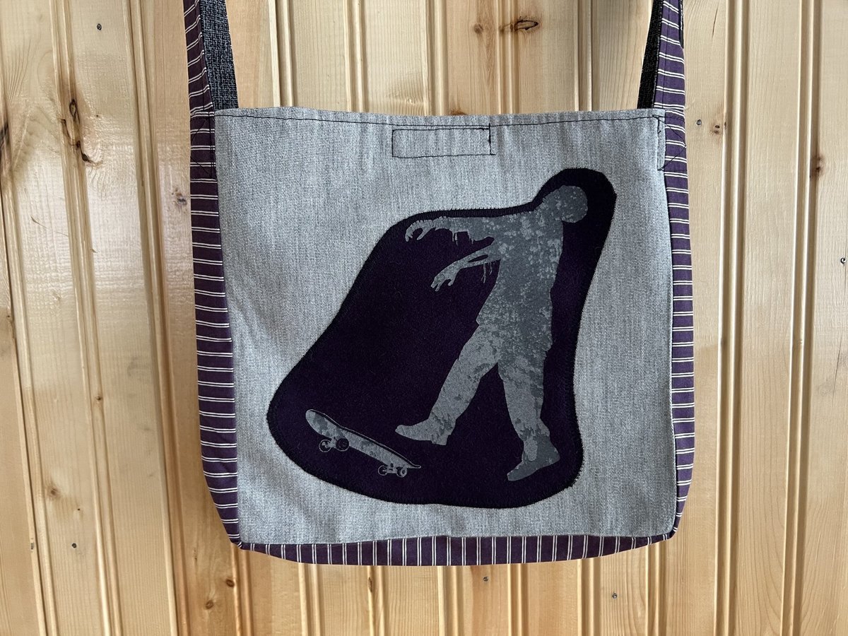 Zombie don’t skate tshirt crossbody bag 
