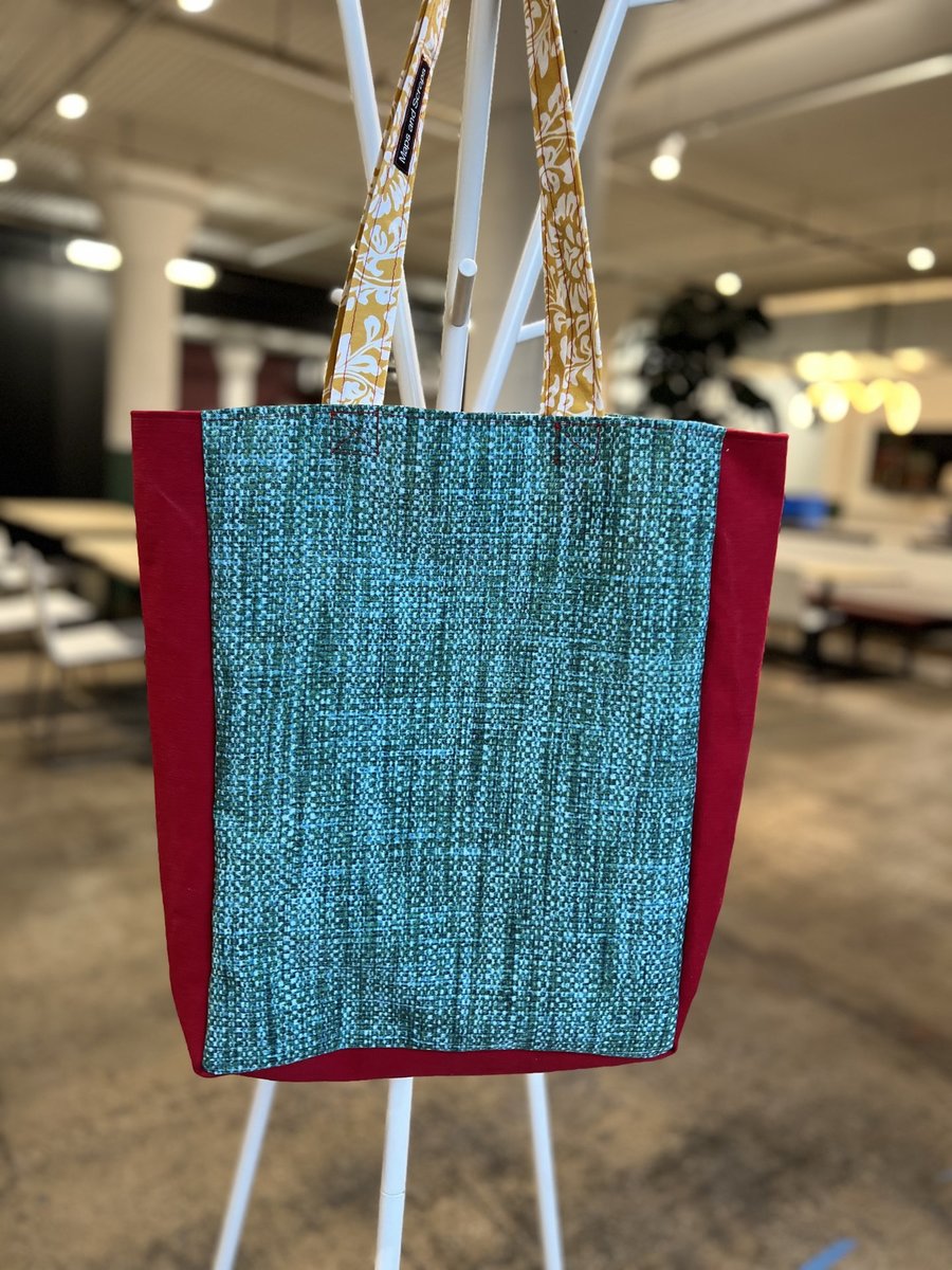 Elf Santa I know him! Tshirt market bag