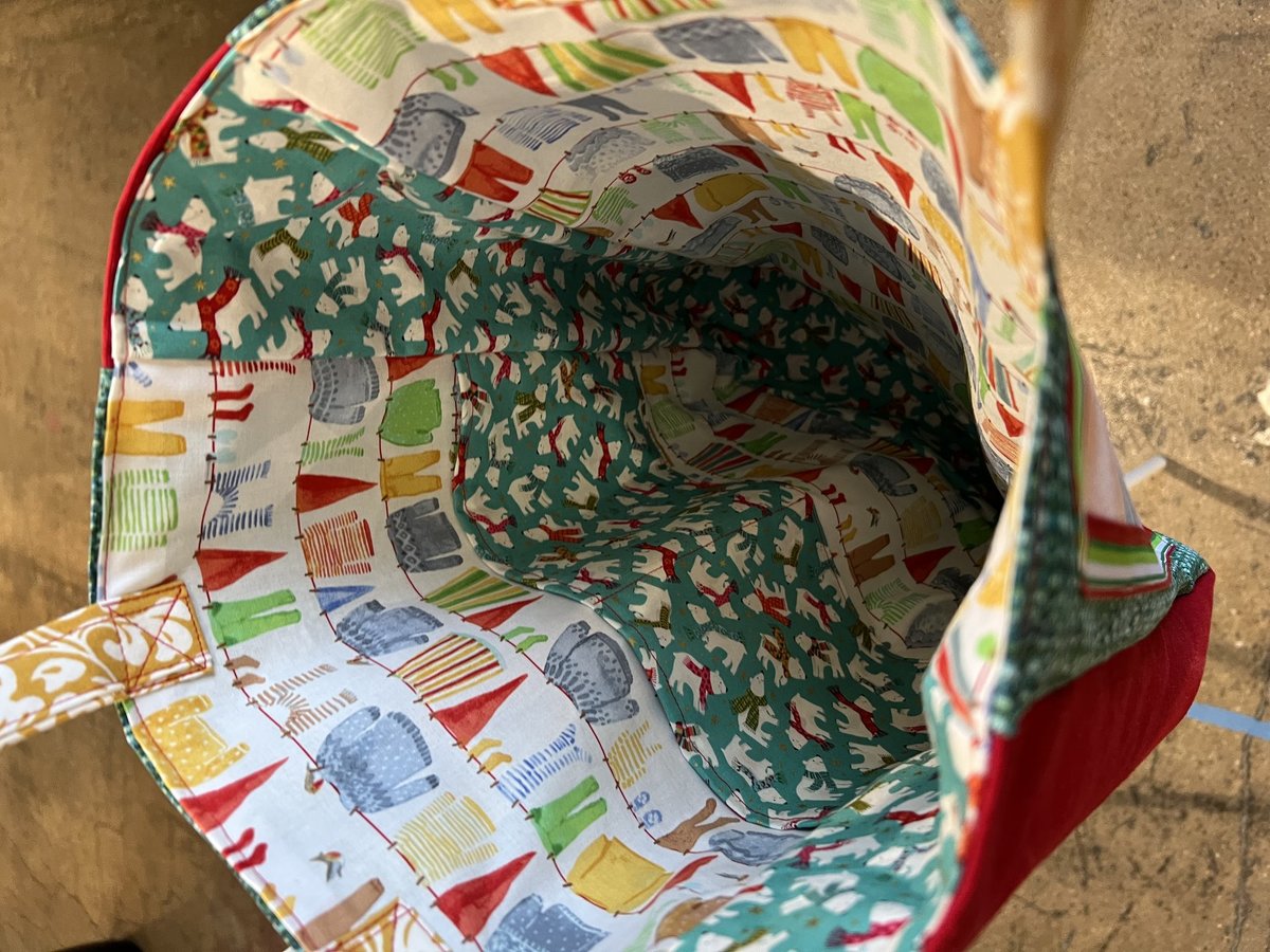 Elf Santa I know him! Tshirt market bag